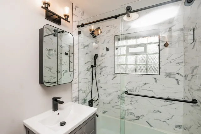 $2,500 | 4216 North Kedvale Avenue, Unit D, Chicago, IL 60641