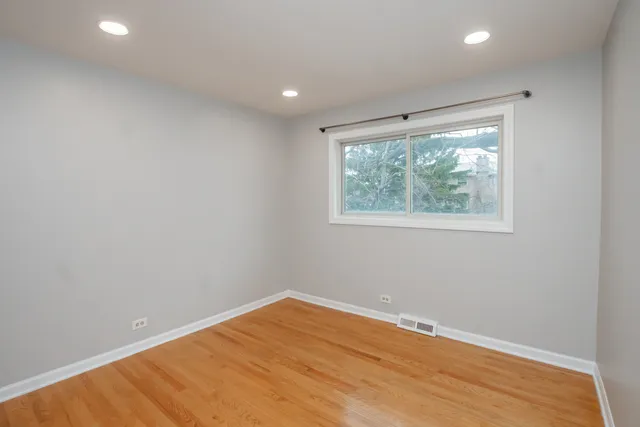 $2,500 | 4216 North Kedvale Avenue, Unit D, Chicago, IL 60641