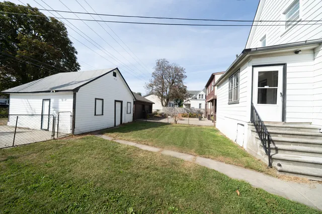 $215,000 | 2656 10th Street, Wyandotte, MI 48192