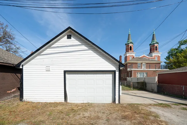 $215,000 | 2656 10th Street, Wyandotte, MI 48192