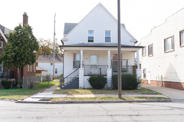$215,000 | 2656 10th Street, Wyandotte, MI 48192