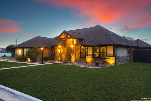 $600,000 | 303 Schneider Street, Poth, TX 78147