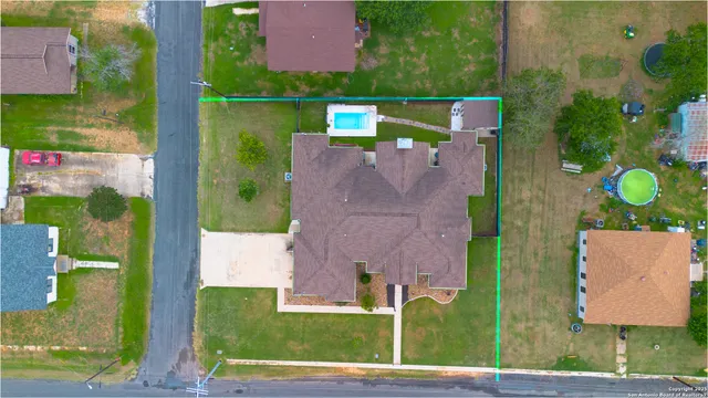 $600,000 | 303 Schneider Street, Poth, TX 78147