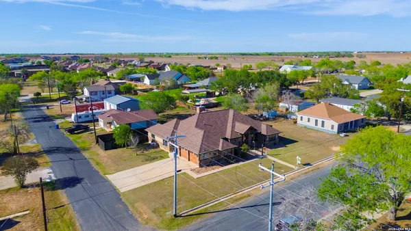 $595,000 | 303 Schneider Street, Poth, TX 78147
