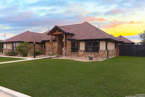 $600,000 | 303 Schneider Street, Poth, TX 78147