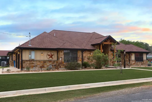 $600,000 | 303 Schneider Street, Poth, TX 78147