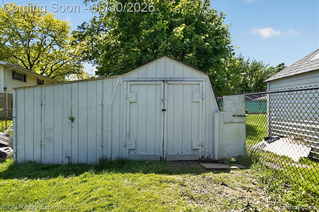 1869 Middle Trail Road Walled Lake, MI 48390 - Photo 45 of 46