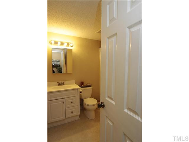 2206 Huntington Road Burlington, NC 27215 - Photo 8 of 15 Bathroom
