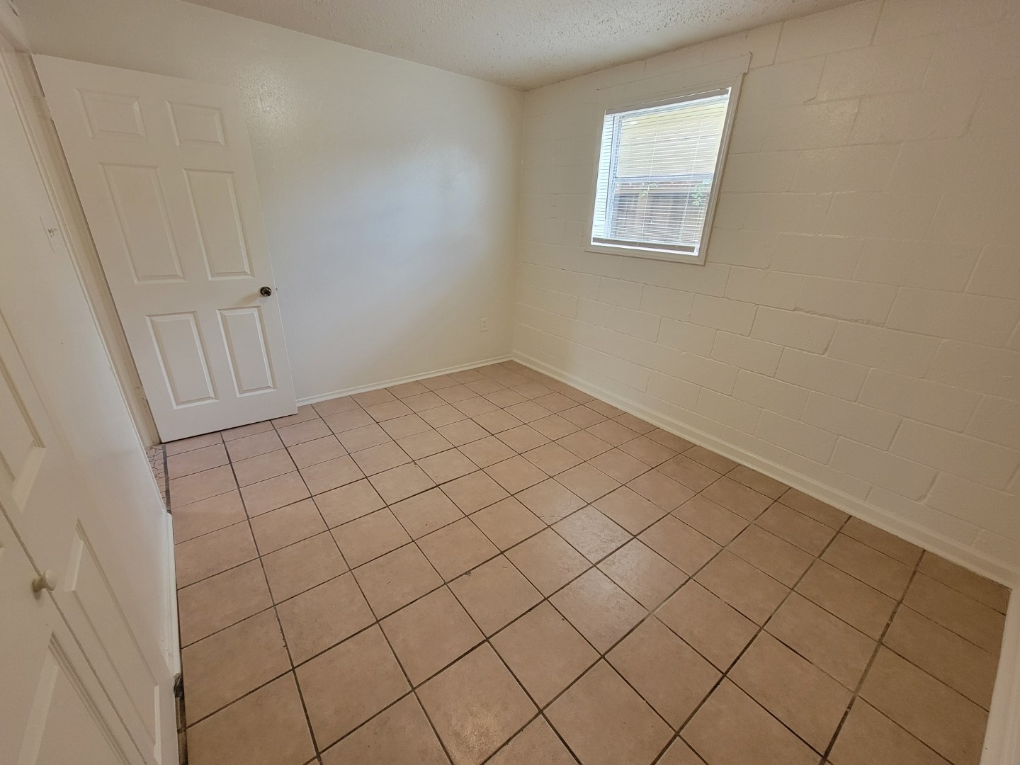 7124 Avenue I, Unit 2 Houston, TX 77011 - Photo 5 of 6 a view of empty room
