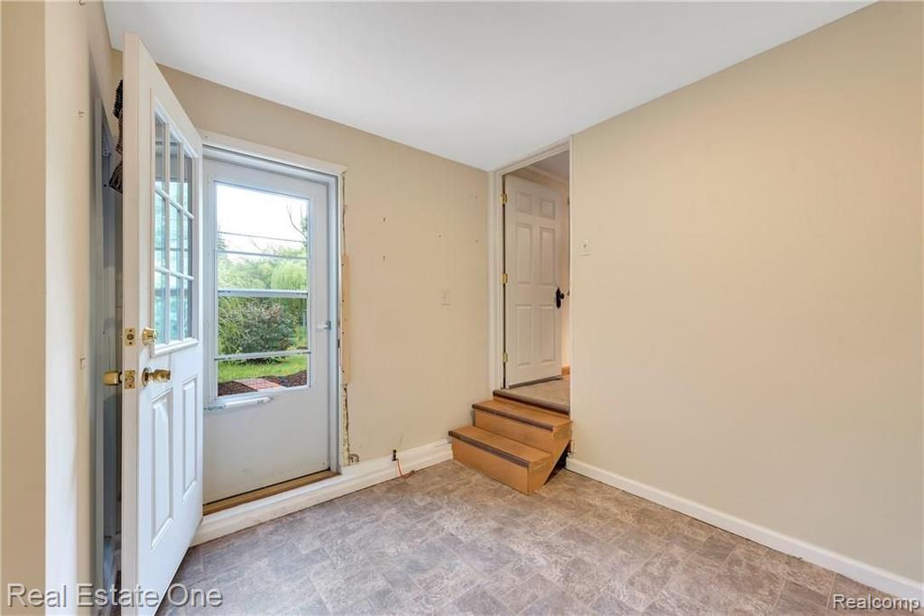 1719 John R Road Rochester Hills, MI 48307 - Photo 20 of 34