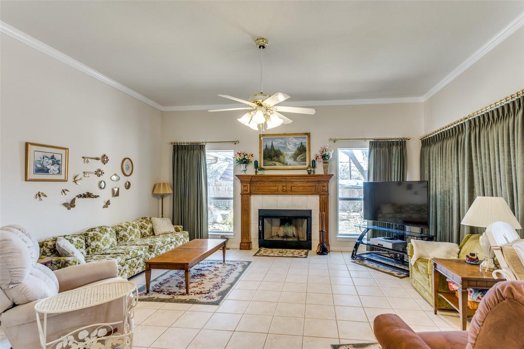 345 Huggins Drive Springtown, TX 76082 - Photo 6 of 26