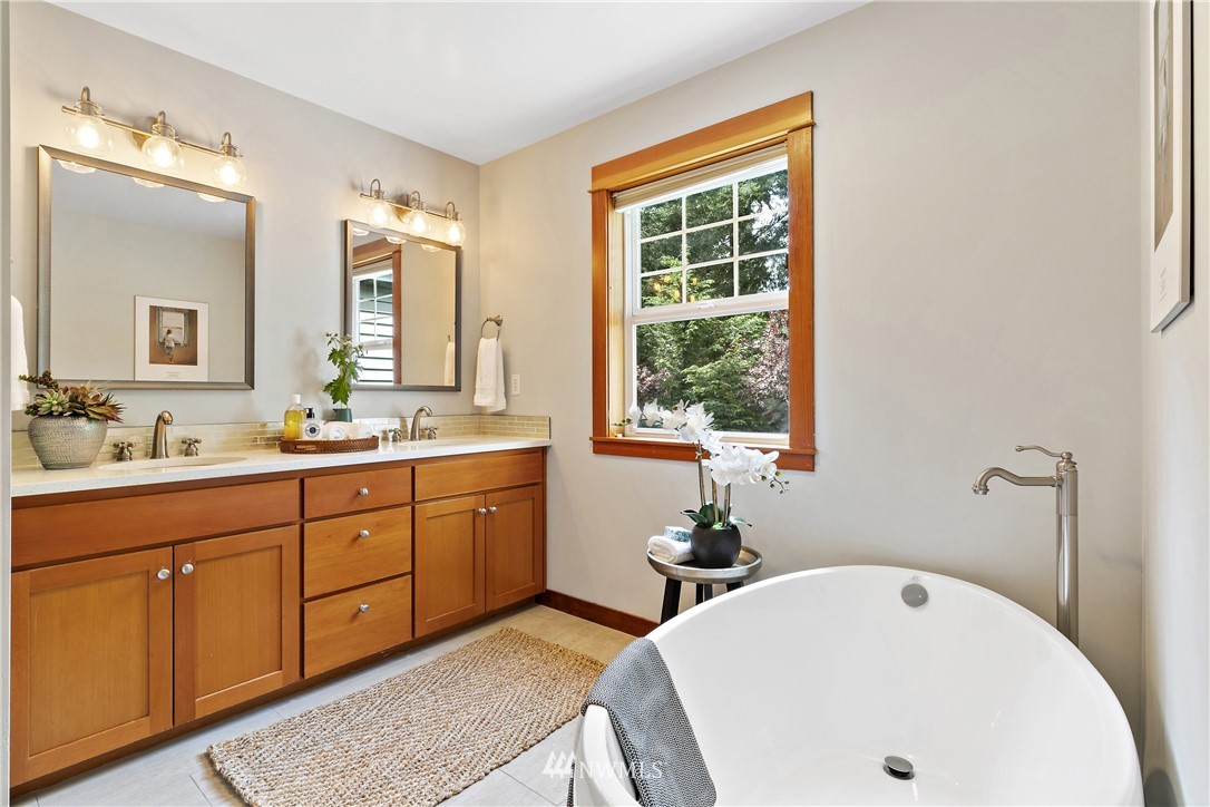 12144 Kallgren Road Northeast Bainbridge Island, WA 98110 - Photo 19 of 39