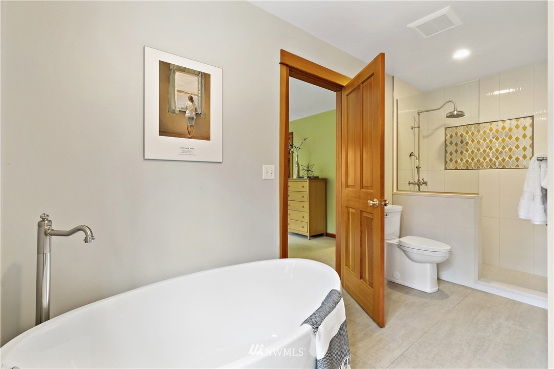 12144 Kallgren Road Northeast Bainbridge Island, WA 98110 - Photo 20 of 39