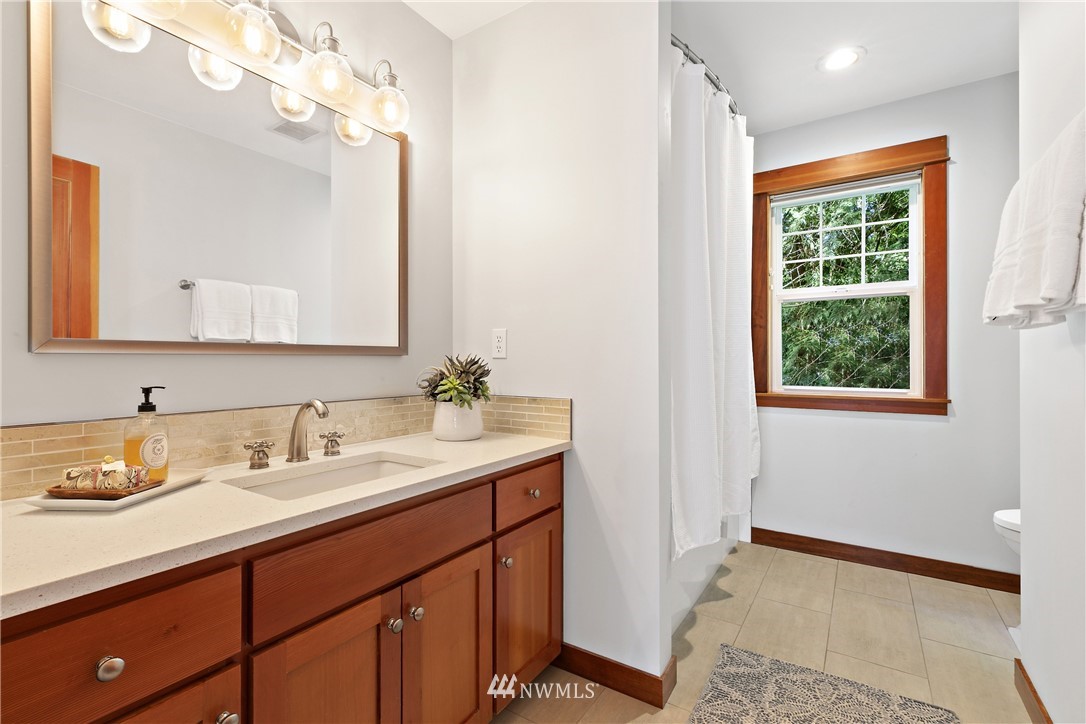 12144 Kallgren Road Northeast Bainbridge Island, WA 98110 - Photo 23 of 39