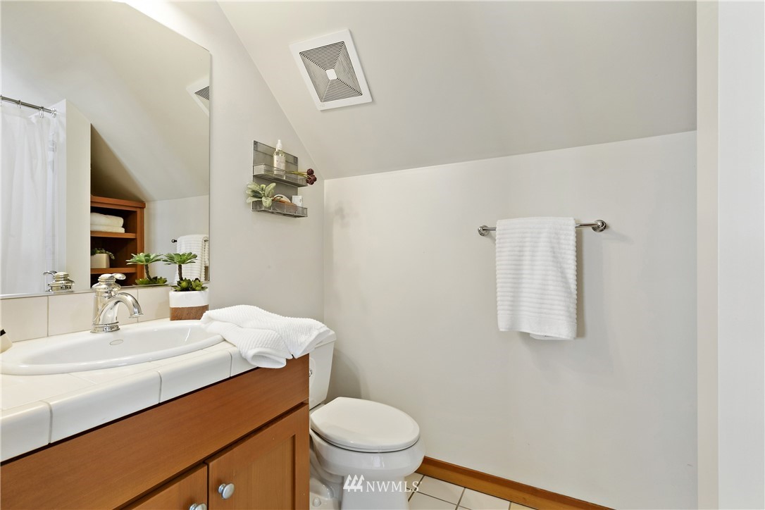 12144 Kallgren Road Northeast Bainbridge Island, WA 98110 - Photo 31 of 39