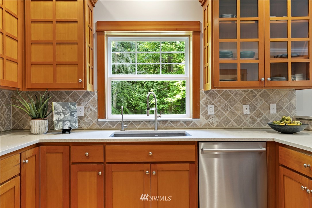 12144 Kallgren Road Northeast Bainbridge Island, WA 98110 - Photo 9 of 39