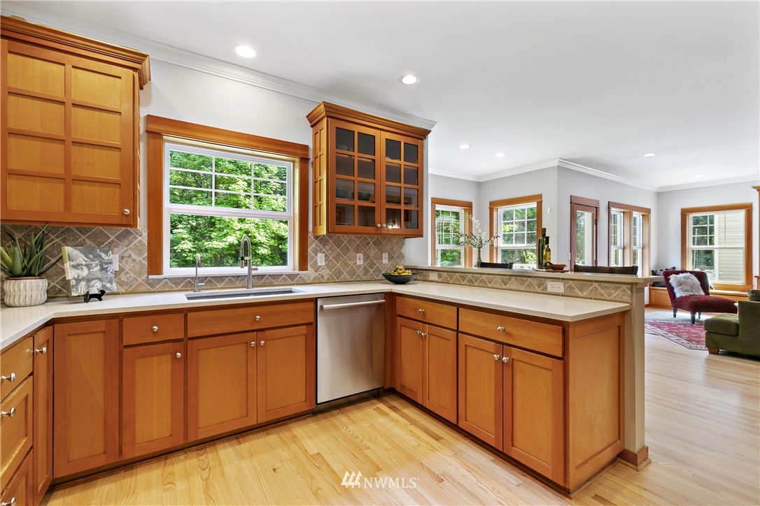 12144 Kallgren Road Northeast Bainbridge Island, WA 98110 - Photo 10 of 39