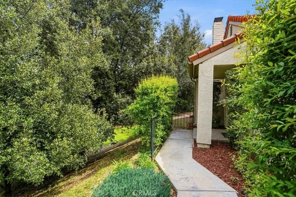 $456,500 | 19950 Avenue Of The Oaks, Newhall, CA 91321