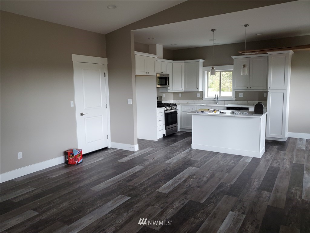 951 Van Wyck Road Bellingham, WA 98226 - Photo 5 of 10 Gallery Image 5