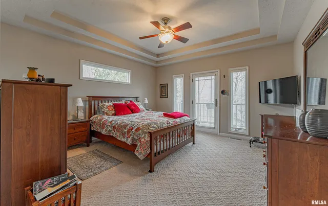 $575,000 | 10 Governor's Drive, Elkhart, IL 62634