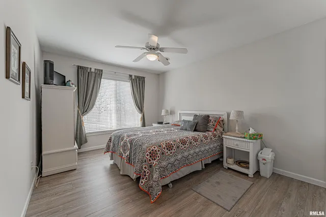 $575,000 | 10 Governor's Drive, Elkhart, IL 62634