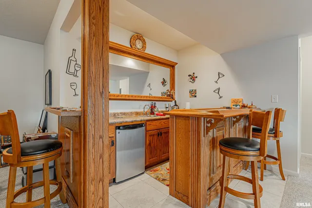 $575,000 | 10 Governor's Drive, Elkhart, IL 62634