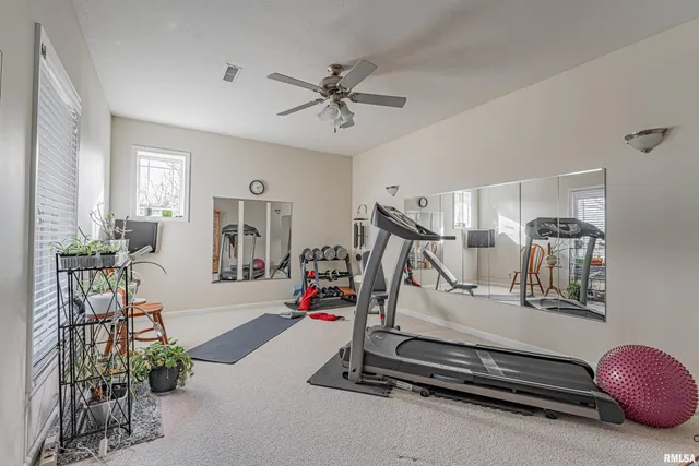 $575,000 | 10 Governor's Drive, Elkhart, IL 62634