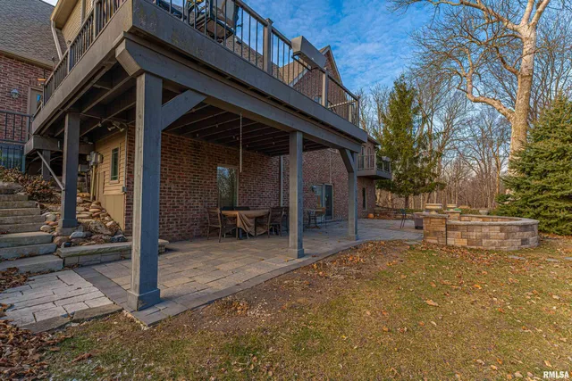 $575,000 | 10 Governor's Drive, Elkhart, IL 62634