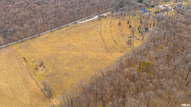 $575,000 | 10 Governor's Drive, Elkhart, IL 62634