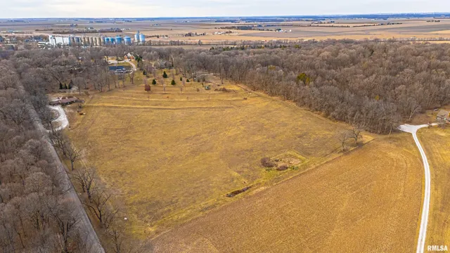 $575,000 | 10 Governor's Drive, Elkhart, IL 62634