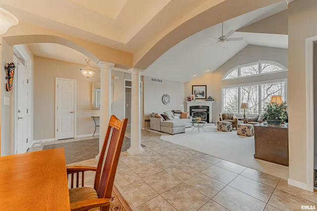 $575,000 | 10 Governor's Drive, Elkhart, IL 62634