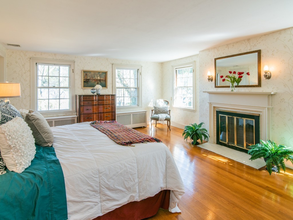 156 Arnold Road Newton, MA 02459 - Photo 12 of 27 Gallery Image 12
