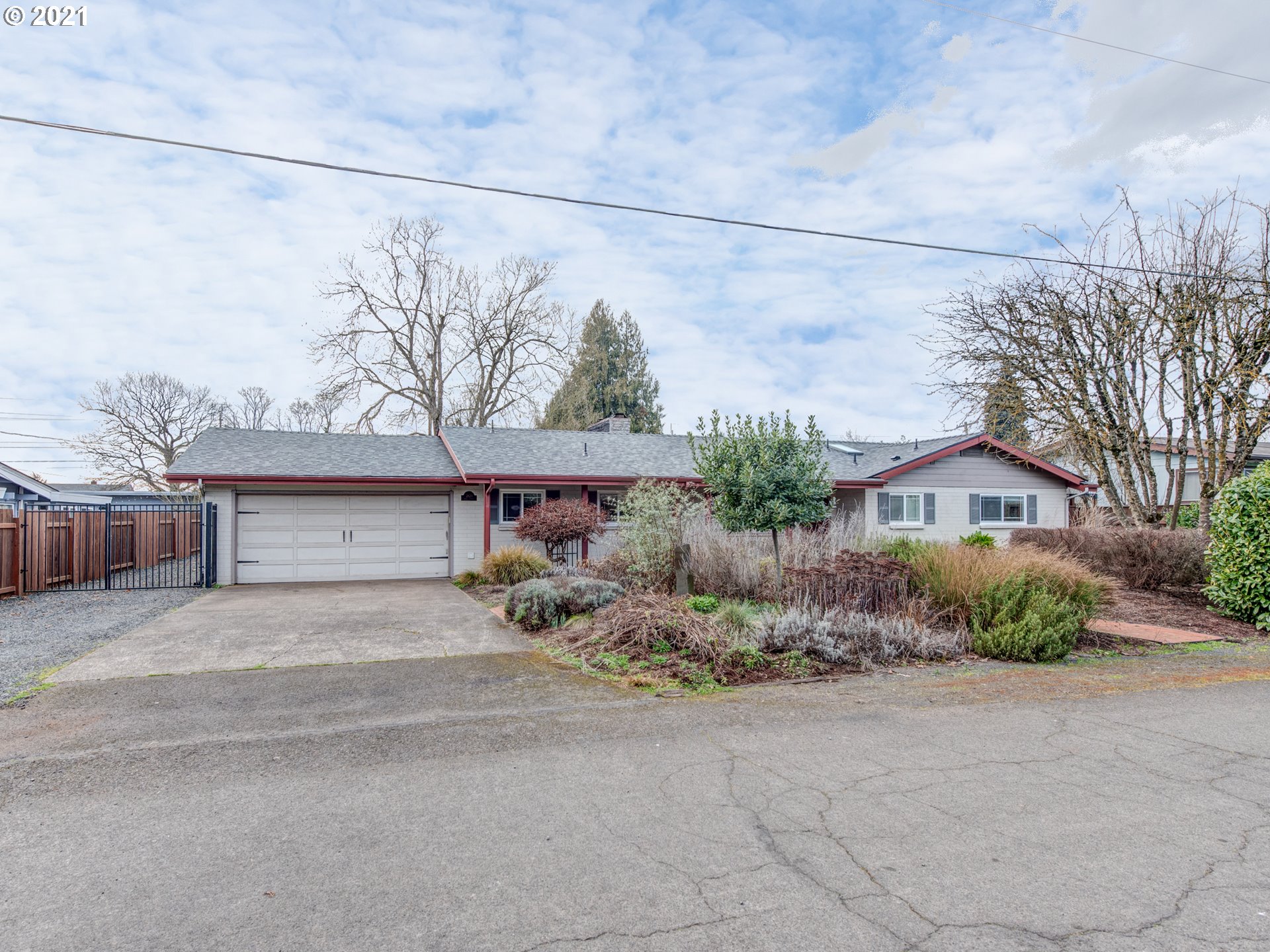 2620 Nova Street Springfield, OR 97477 - Photo 3 of 30