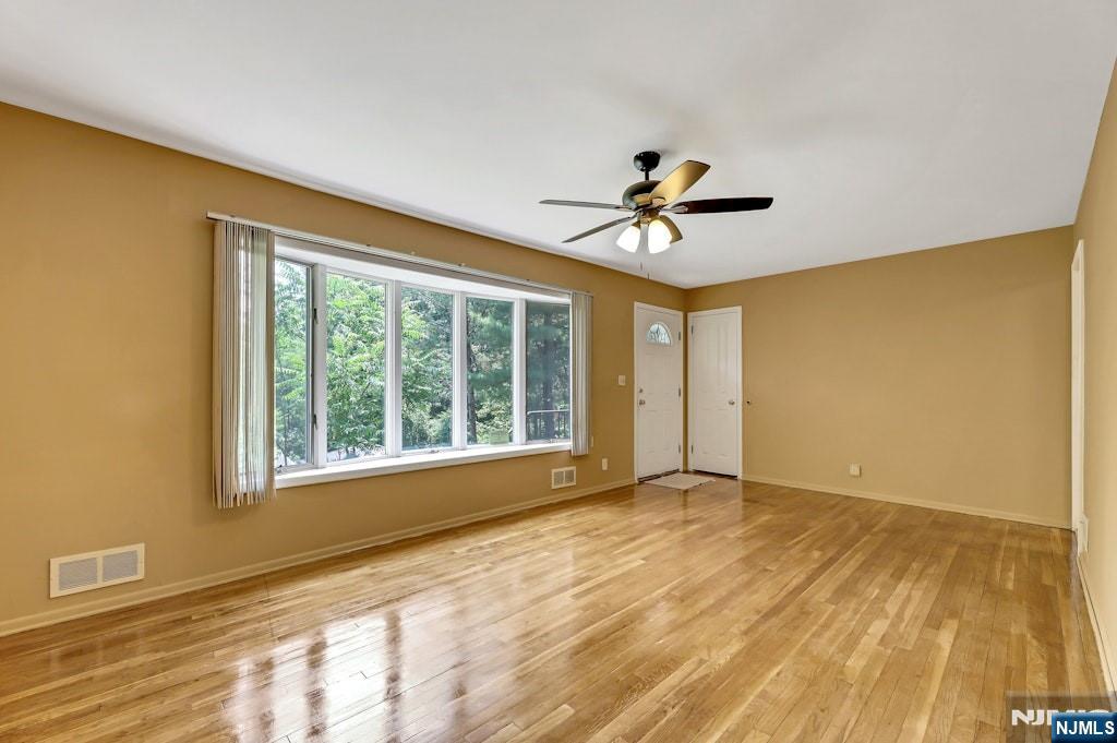 36 Benton Road Paramus, NJ 07652 - Photo 6 of 27