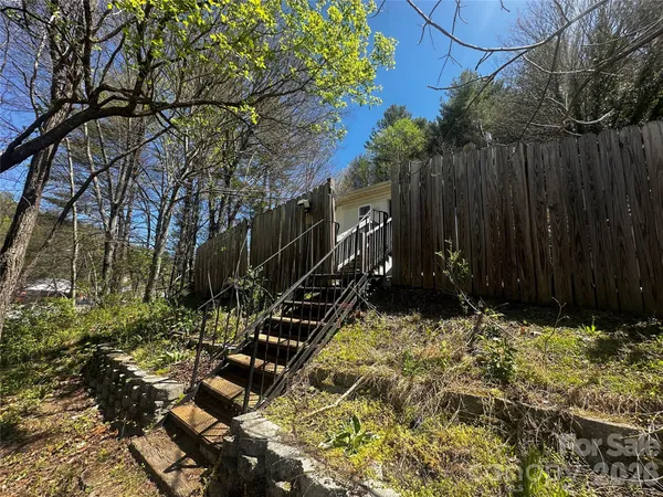 $149,999 | 7 Poplar Drive, Spruce Pine, NC 28777