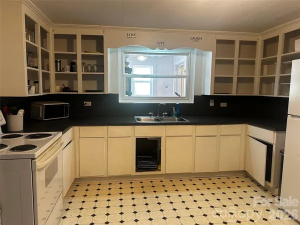 $149,999 | 7 Poplar Drive, Spruce Pine, NC 28777