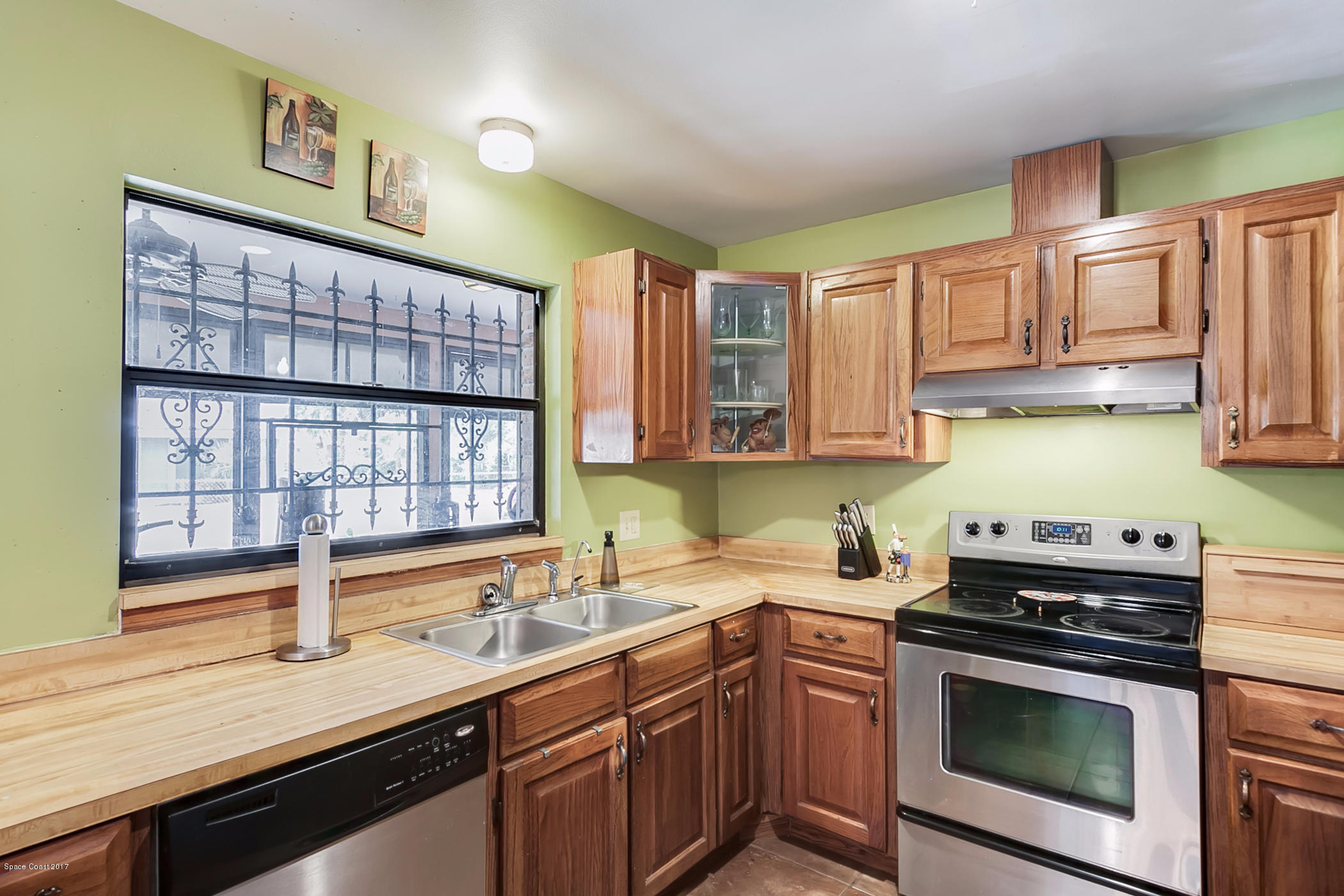2838 Kosuth Road Northeast Palm Bay, FL 32905 - Photo 20 of 27 Kitchen with a View of Backyard