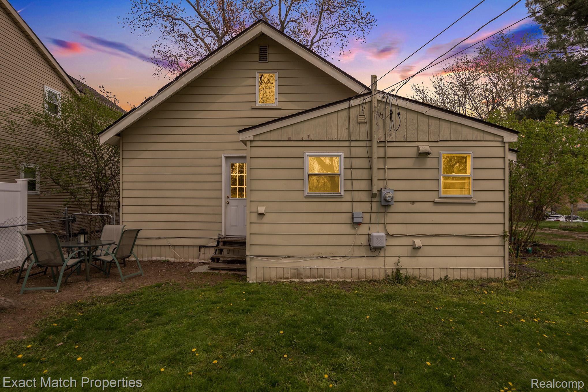4115 Mapleleaf Road Waterford, MI 48328 - Photo 26 of 31 Can you hear the crickets?