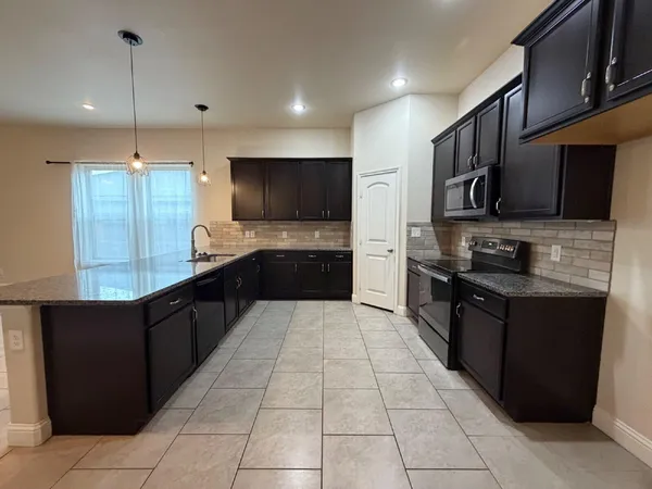 $1,895 | 9706 Ross Avenue, Lubbock, TX 79424
