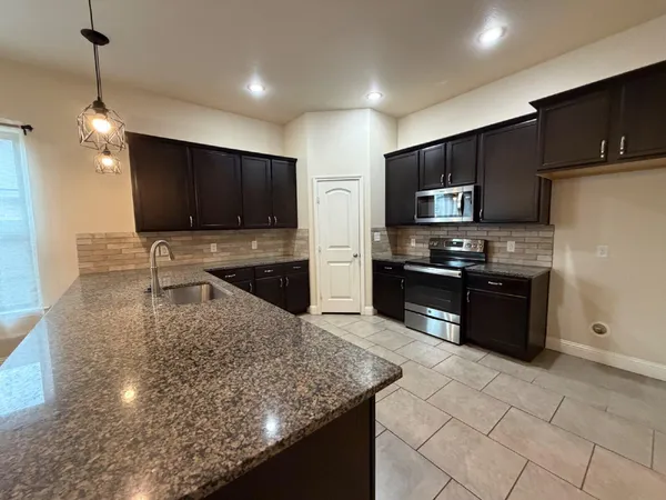 $1,895 | 9706 Ross Avenue, Lubbock, TX 79424