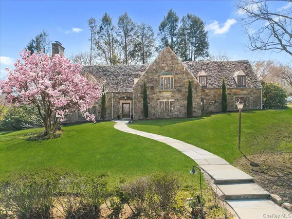 $3,200,000 | 66 Lockwood Road, Scarsdale, NY 10583