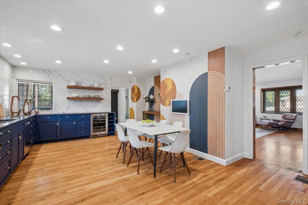 66 Lockwood Road Scarsdale, NY 10583 - Photo 22 of 47 Eat-in kitchen open to the family room for easy entertaining