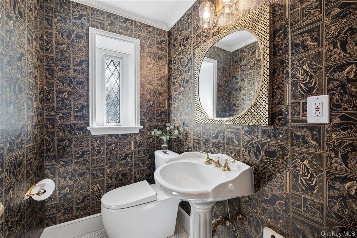 66 Lockwood Road Scarsdale, NY 10583 - Photo 28 of 47 Stylish powder room