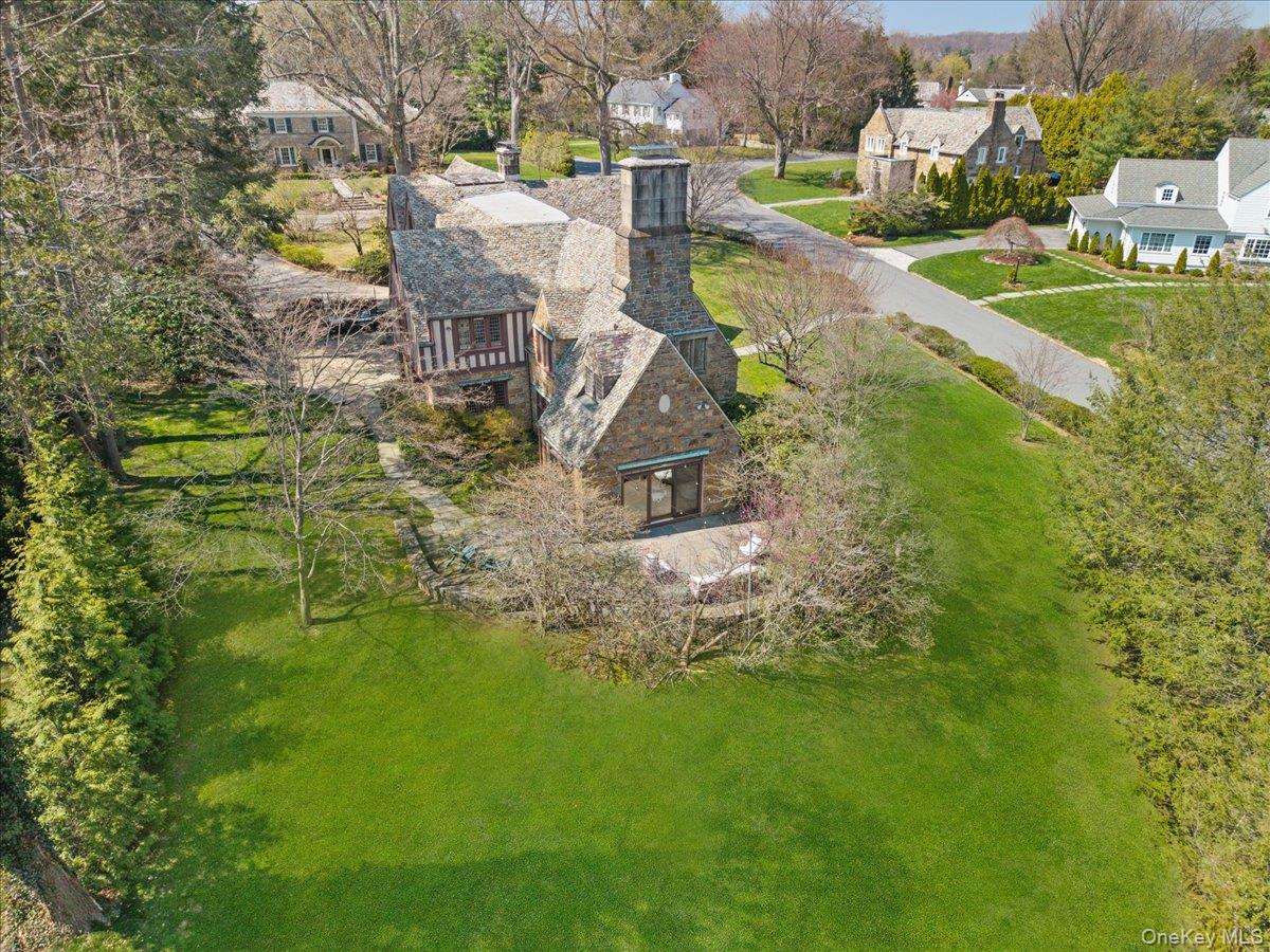 66 Lockwood Road Scarsdale, NY 10583 - Photo 4 of 47 Expansive grounds offering privacy and beauty