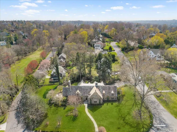 $3,200,000 | 66 Lockwood Road, Scarsdale, NY 10583