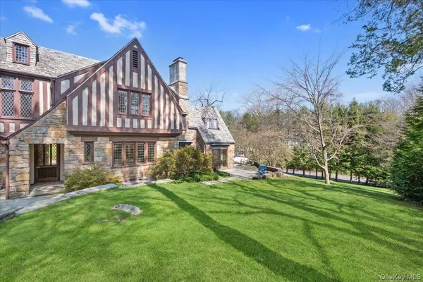$3,200,000 | 66 Lockwood Road, Scarsdale, NY 10583