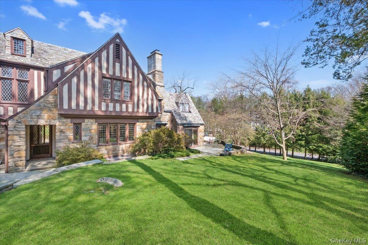 66 Lockwood Road Scarsdale, NY 10583 - Photo 6 of 47 Private, landscaped backyard retreat