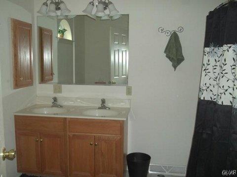 1230 Old Gate Road Northampton, PA 18067 - Photo 11 of 15 Gallery Image 11