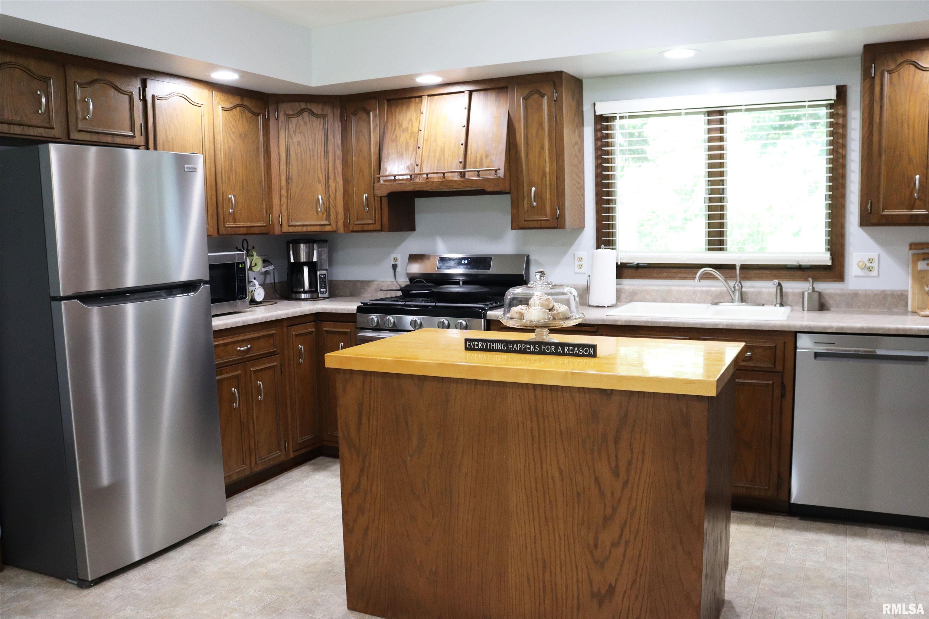 4741 South Sir Lancelot Court Mapleton, IL 61547 - Photo 8 of 82 Gallery Image 8