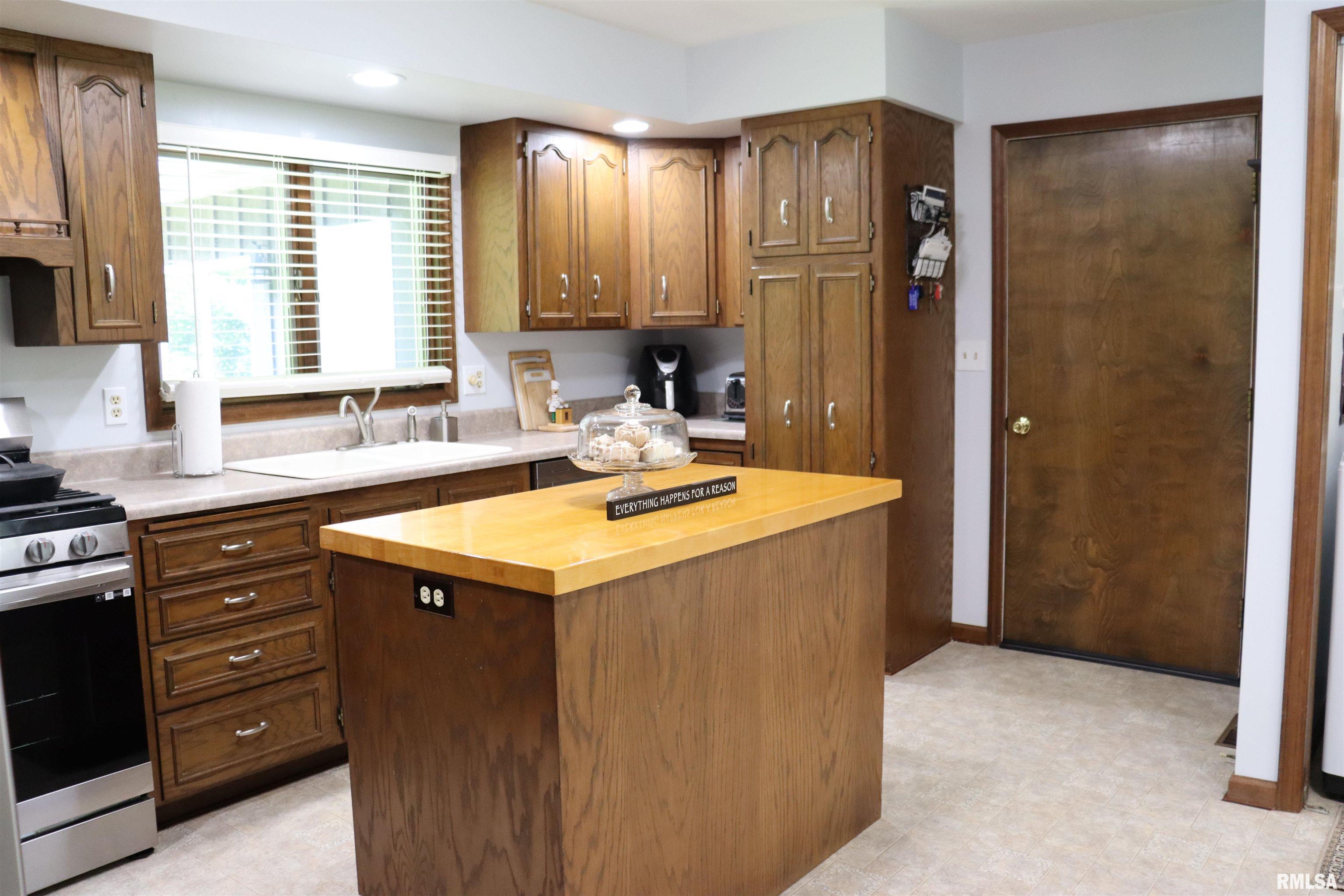 4741 South Sir Lancelot Court Mapleton, IL 61547 - Photo 9 of 82 Gallery Image 9